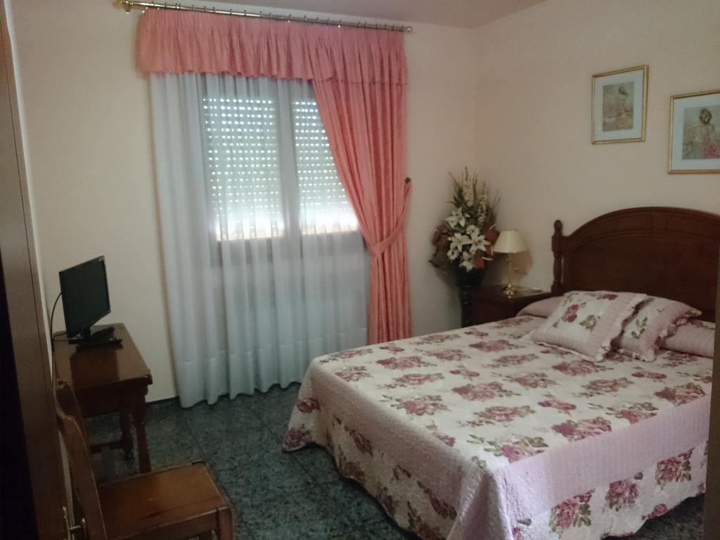 Hostal El Violi Cardona Esterno foto