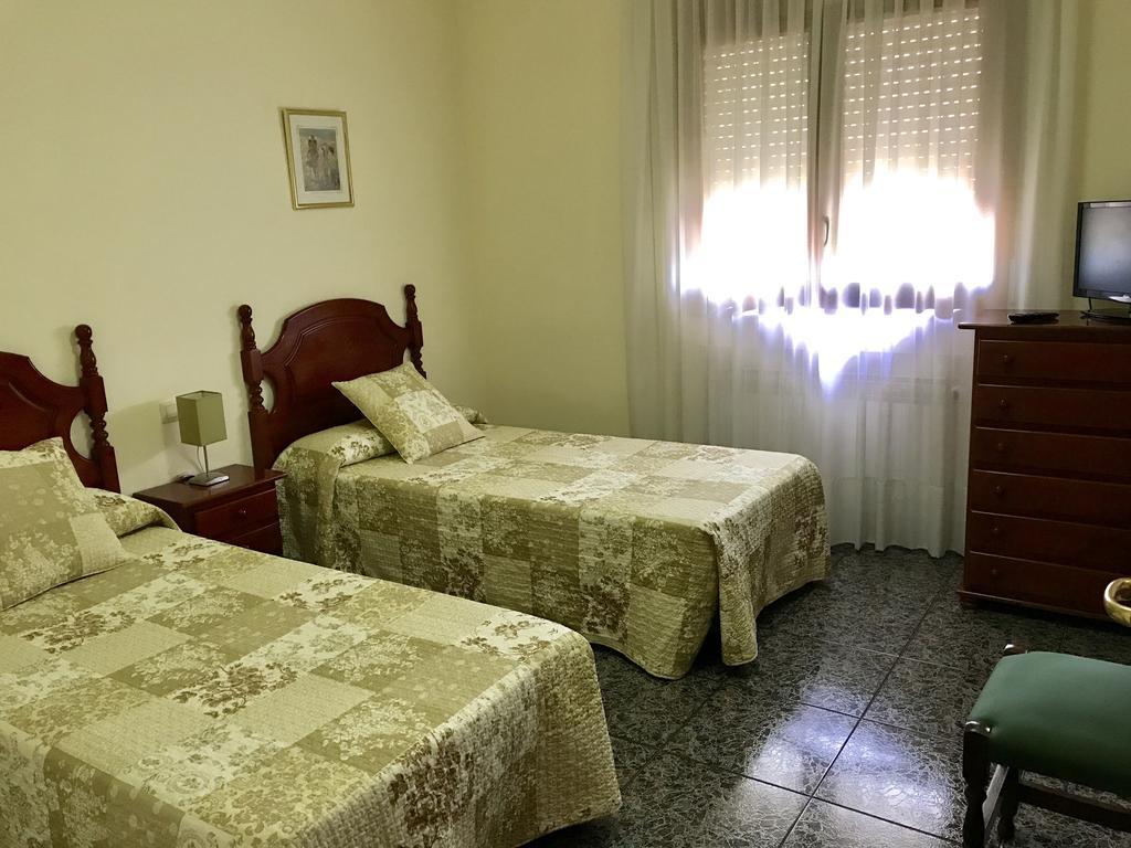 Hostal El Violi Cardona Esterno foto