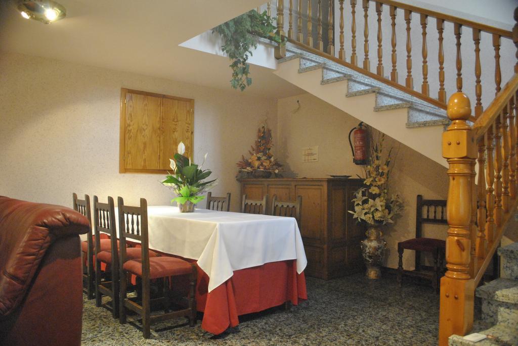 Hostal El Violi Cardona Esterno foto